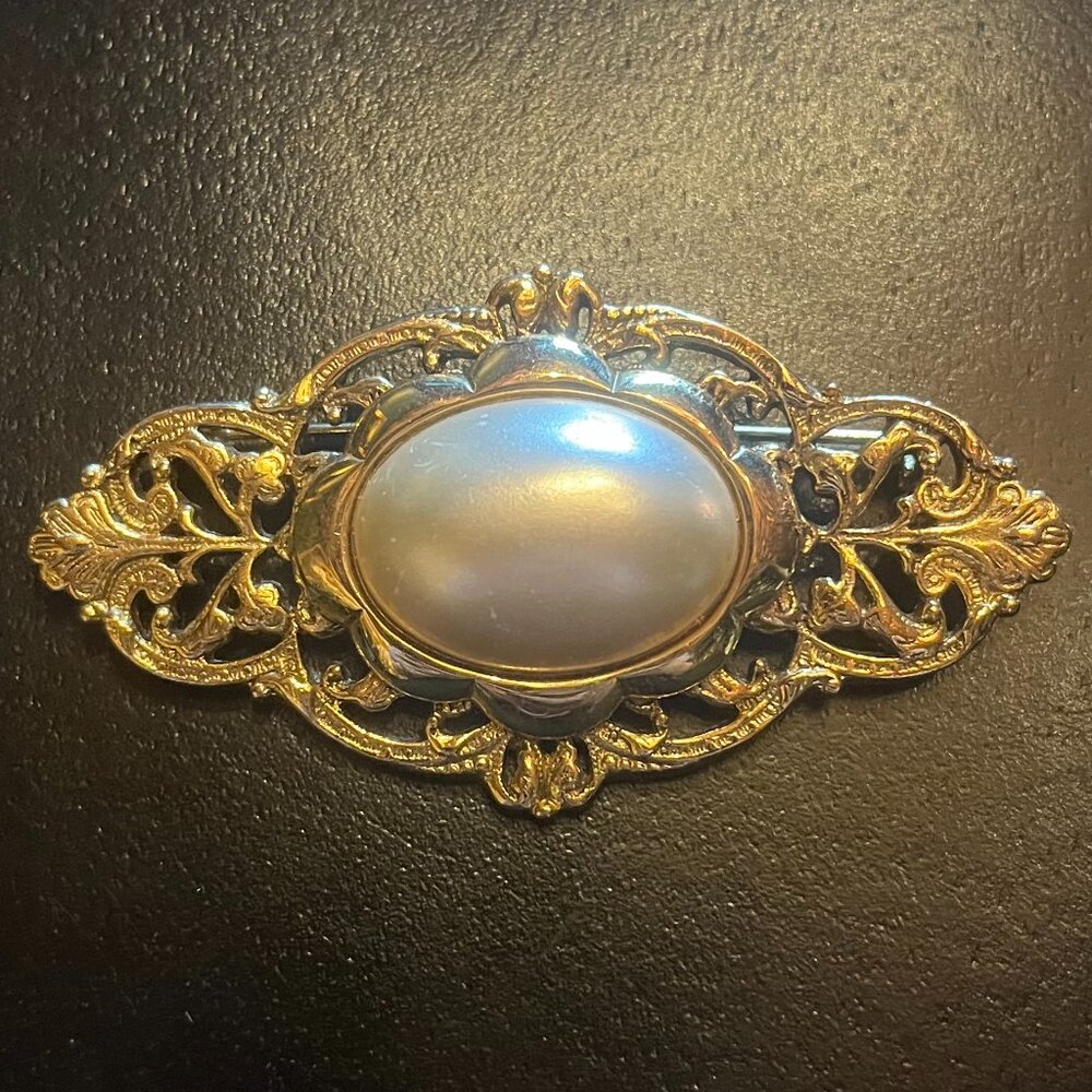 Vintage Gold Tone Victorian Style Brooch with Center Faux Pearl